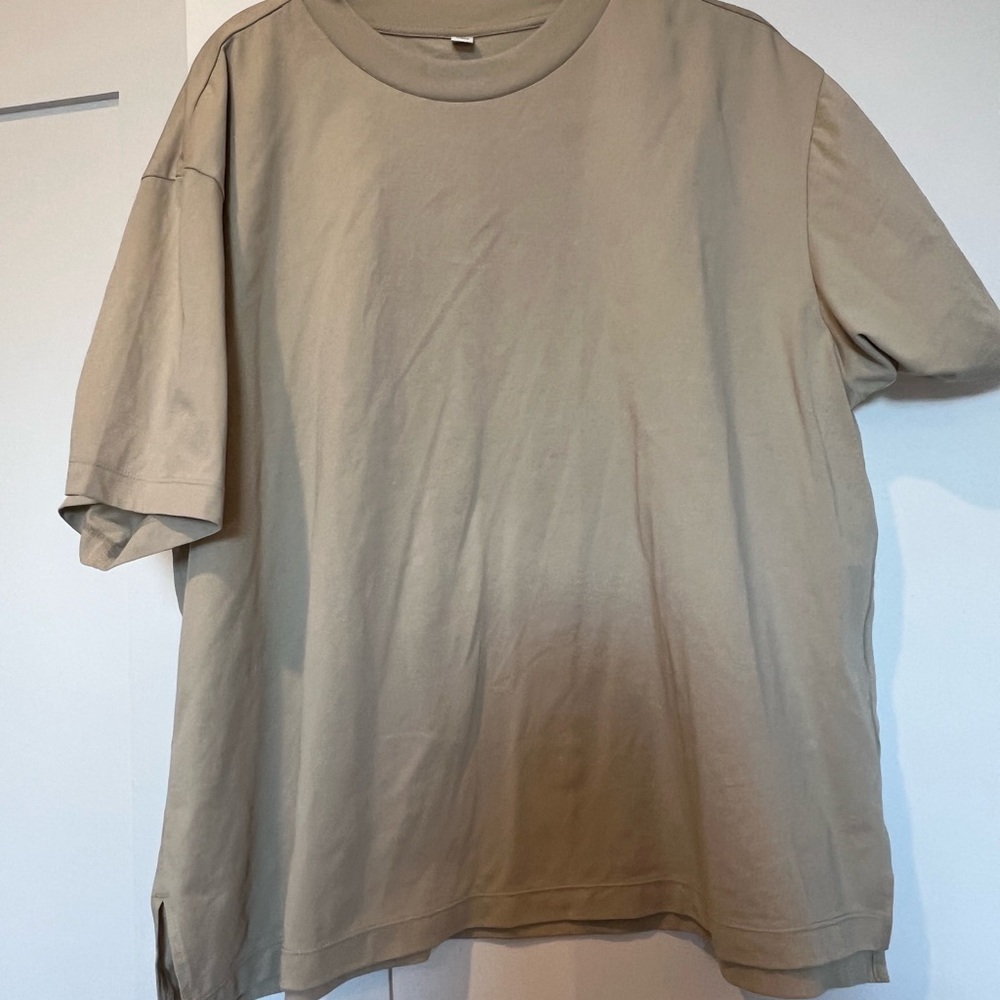 Uniqlo Men's Tan Short Sleeve Tee